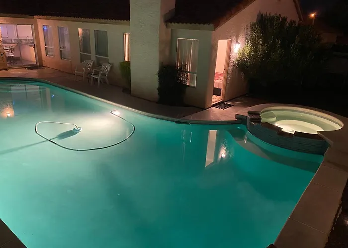 Luxury 1900 Sq Ft House Huge 46 Ft Pool & Hot Spa